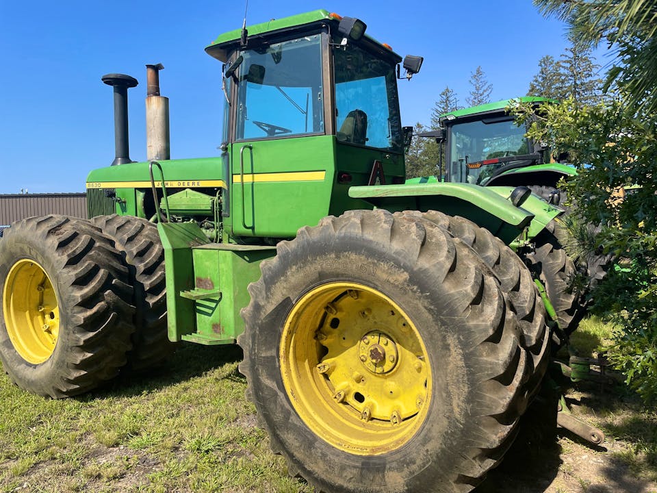 John Deere 8630