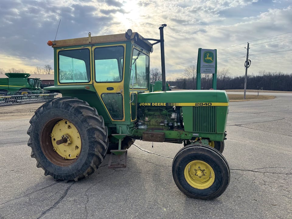 John Deere 2840