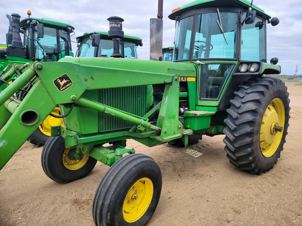 John Deere 4240