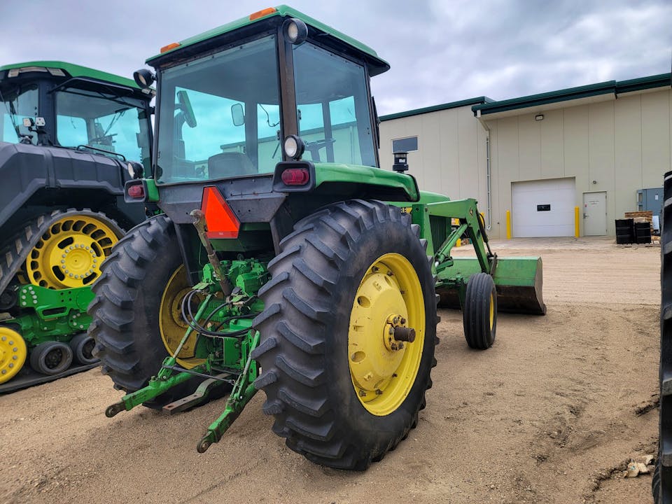 John Deere 4240