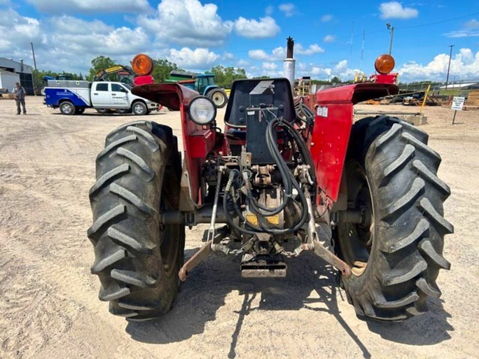 Massey Ferguson 245