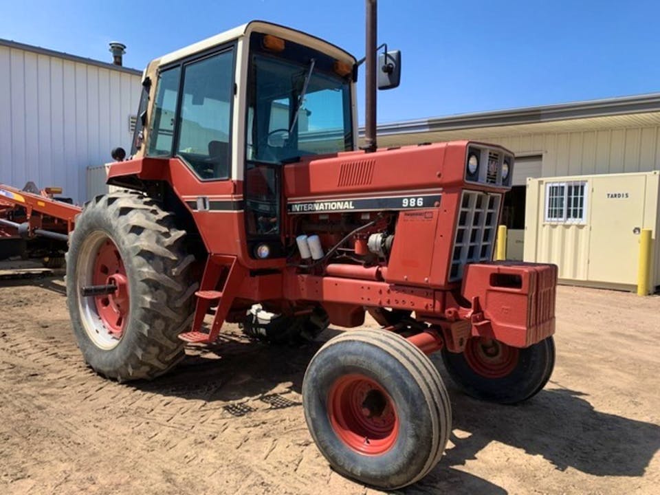 International Harvester 986