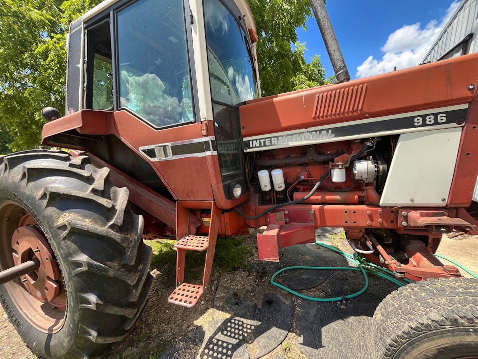 International Harvester 986
