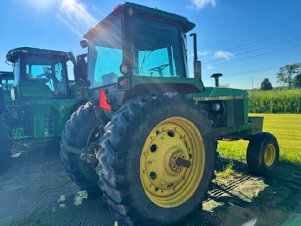 John Deere 4240