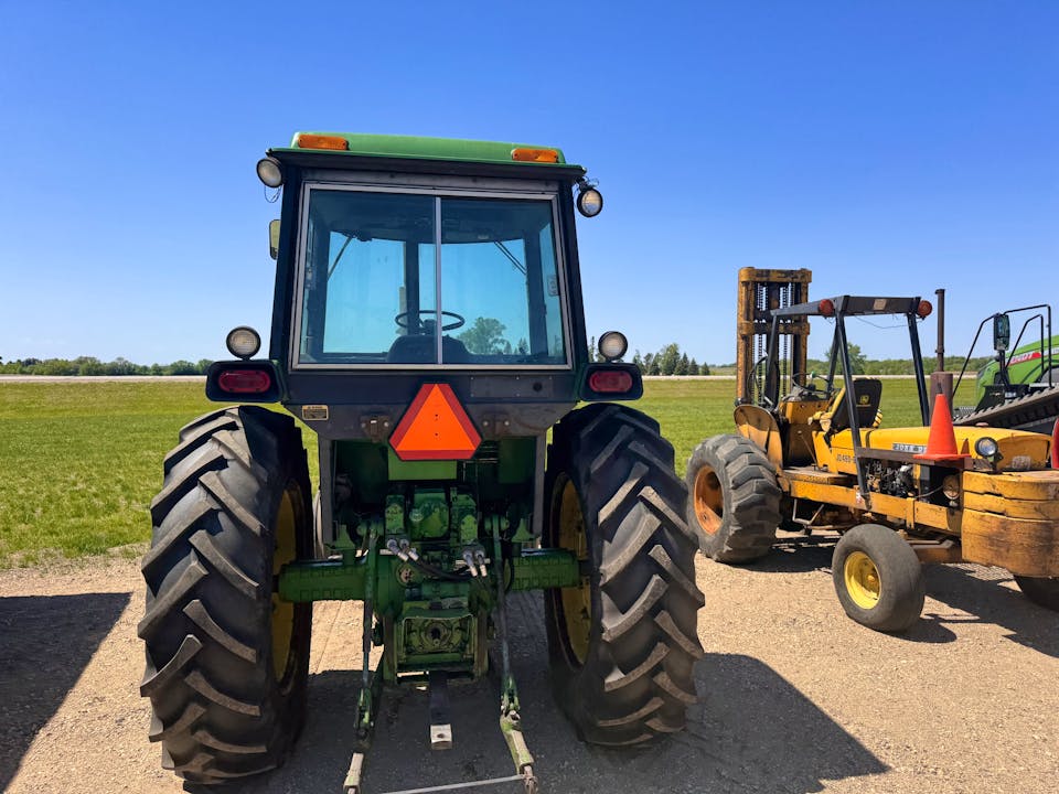 John Deere 4240