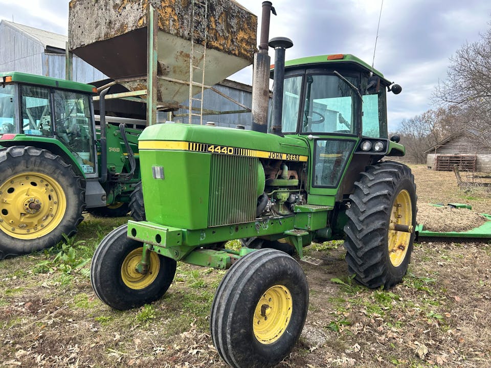 John Deere 4440
