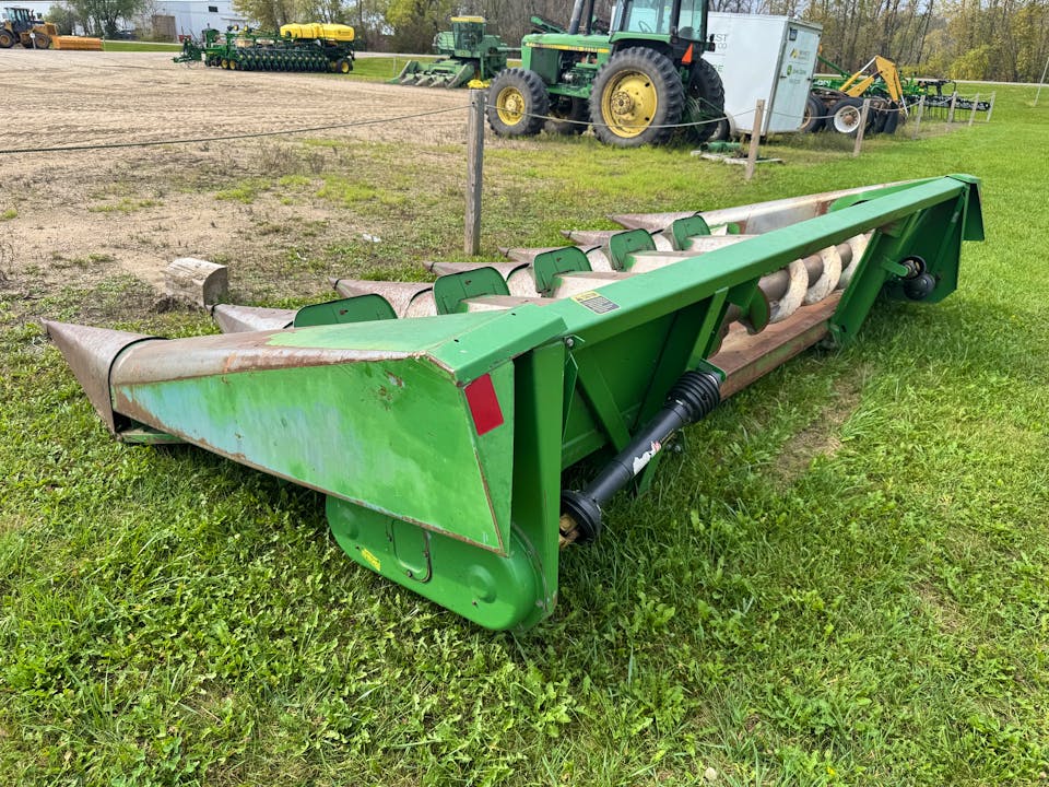 John Deere 643