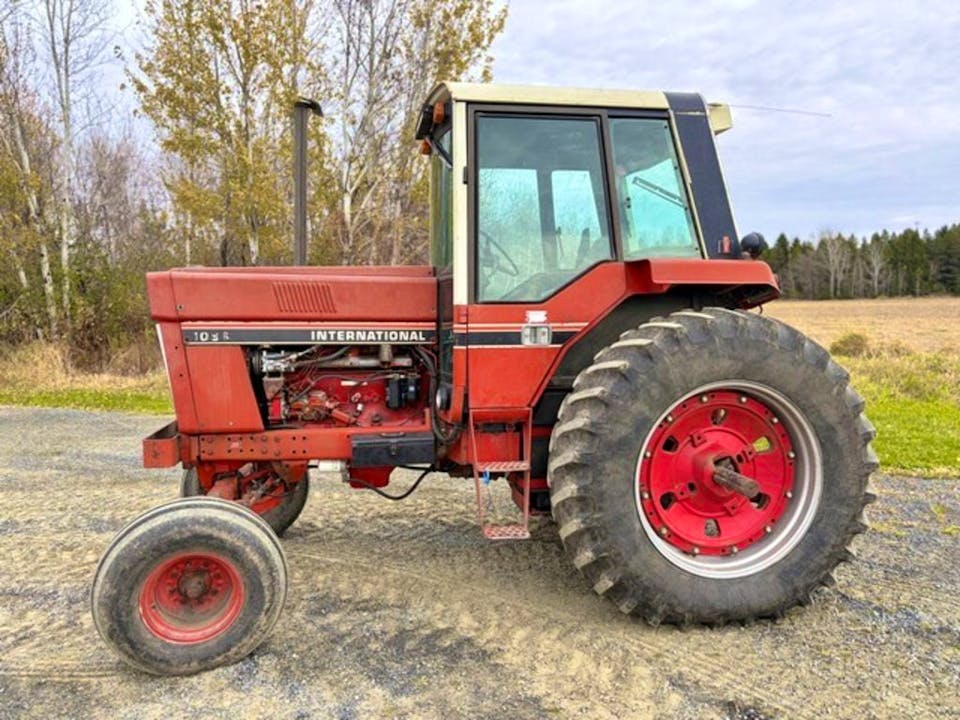 International Harvester 1086