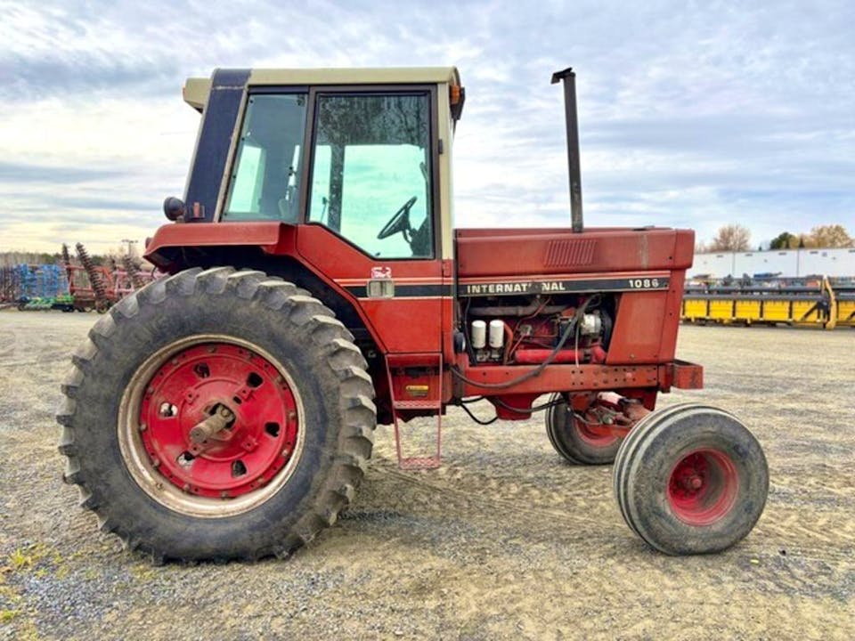 International Harvester 1086