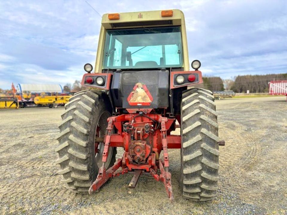 International Harvester 1086