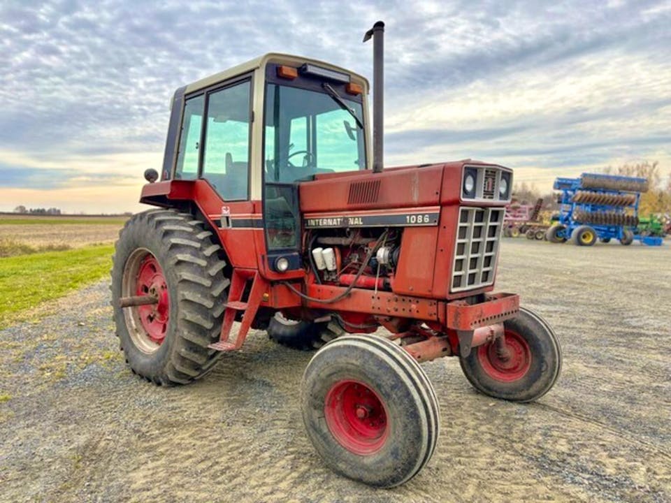 International Harvester 1086