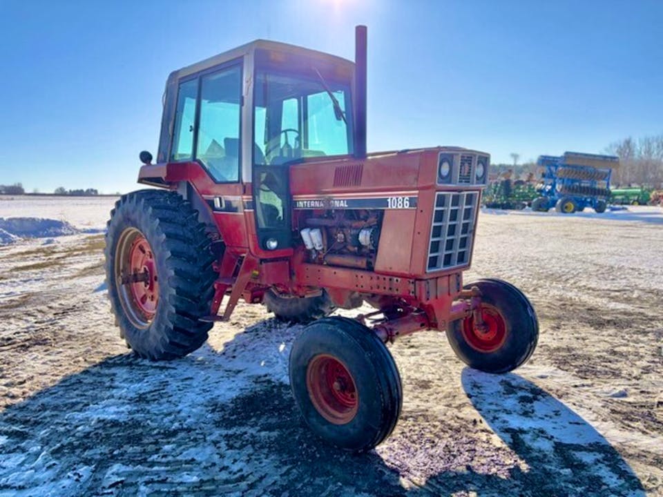International Harvester 1086