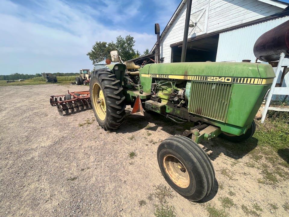 John Deere 2940