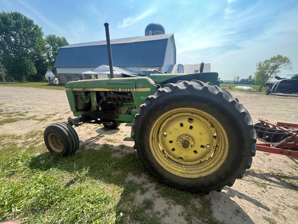 John Deere 2940