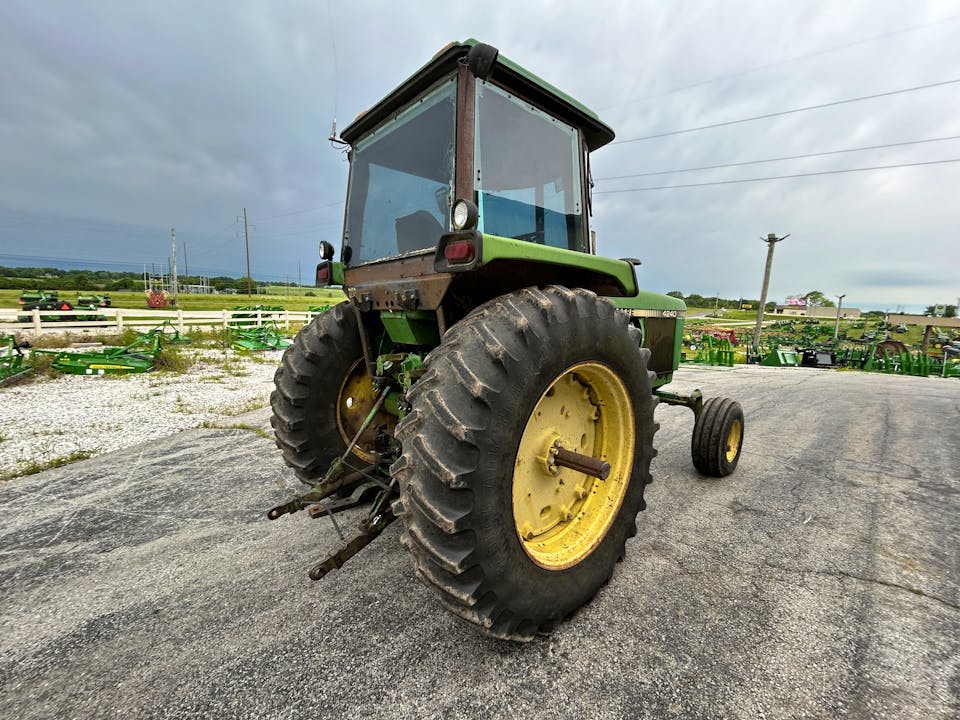 John Deere 4240