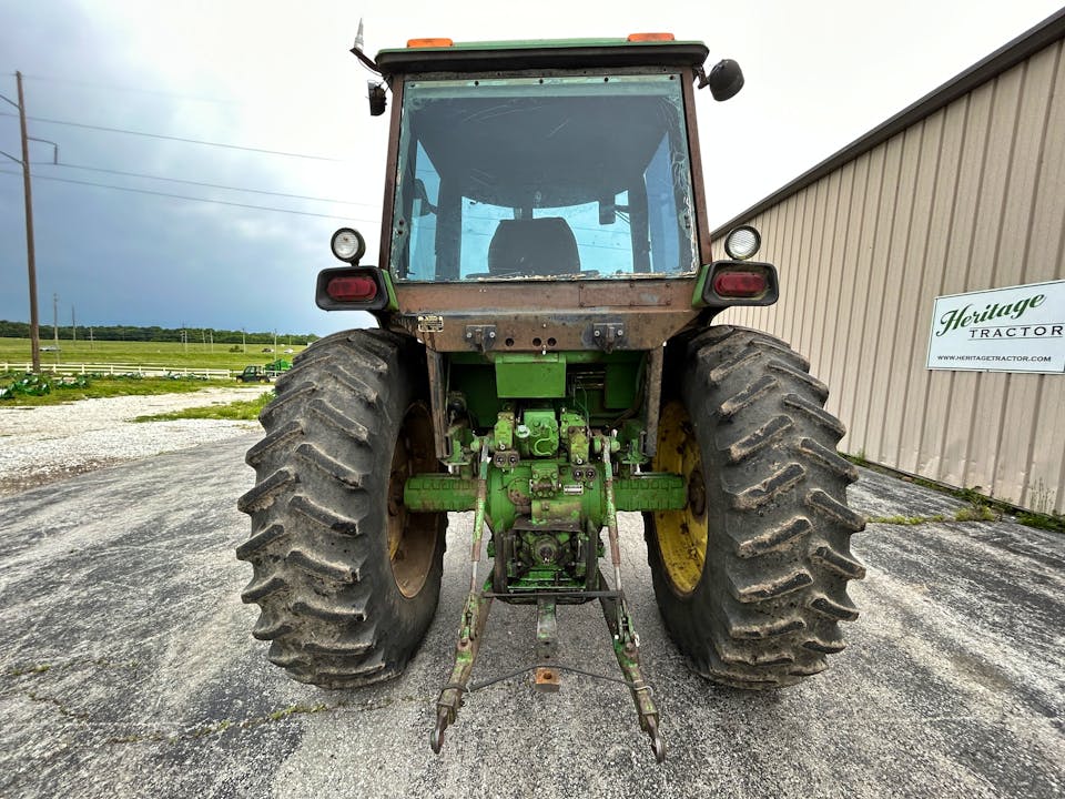 John Deere 4240