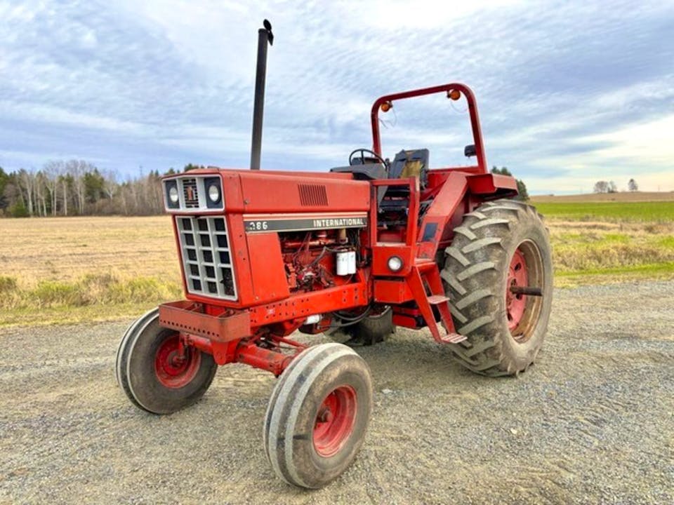 International Harvester 986