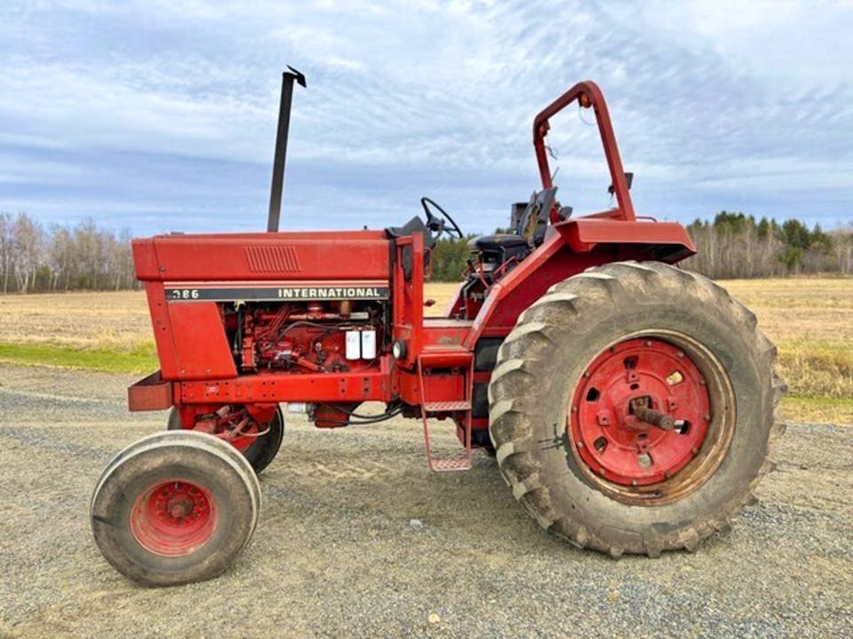 International Harvester 986