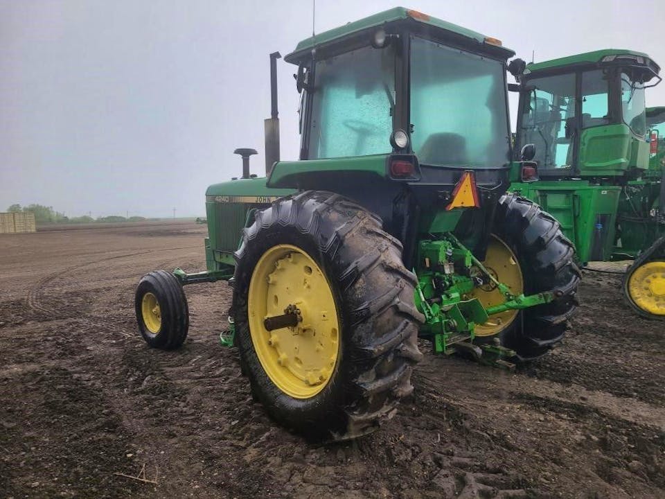 John Deere 4240