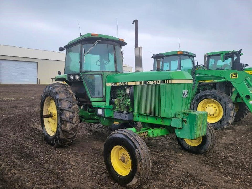 John Deere 4240