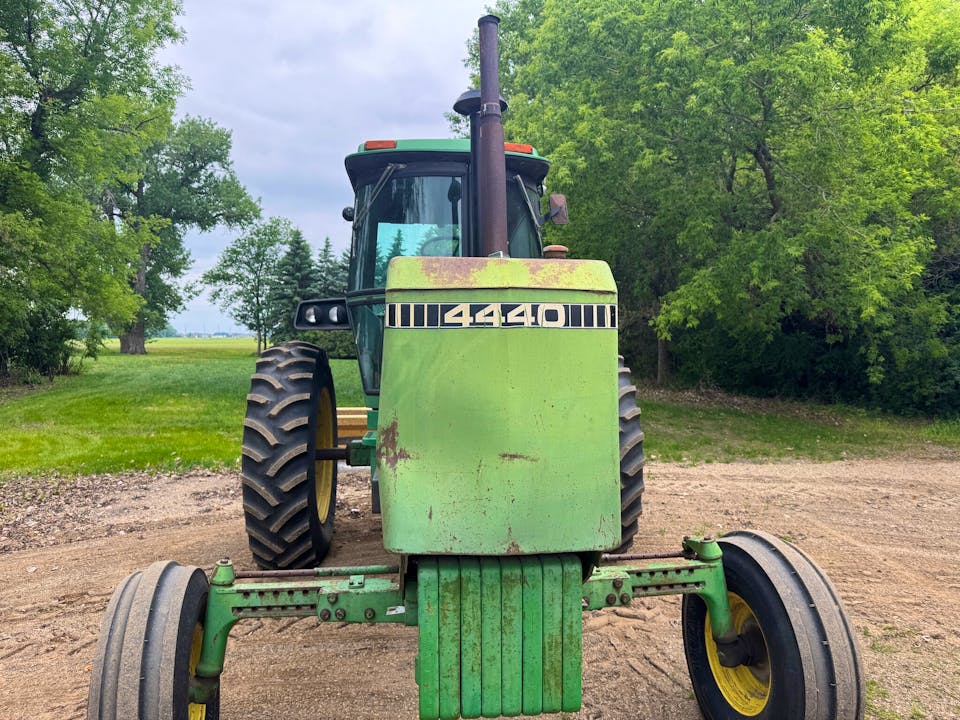 John Deere 4440