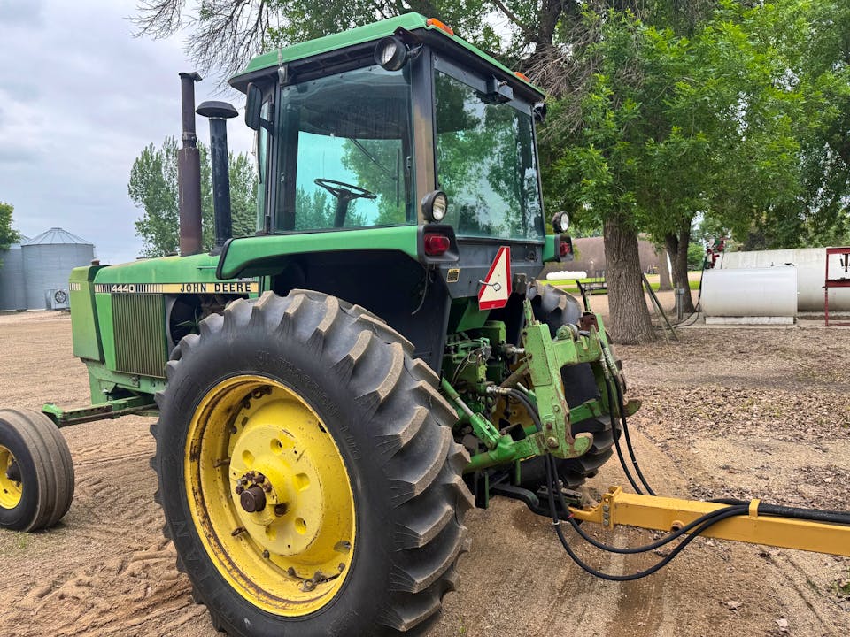 John Deere 4440