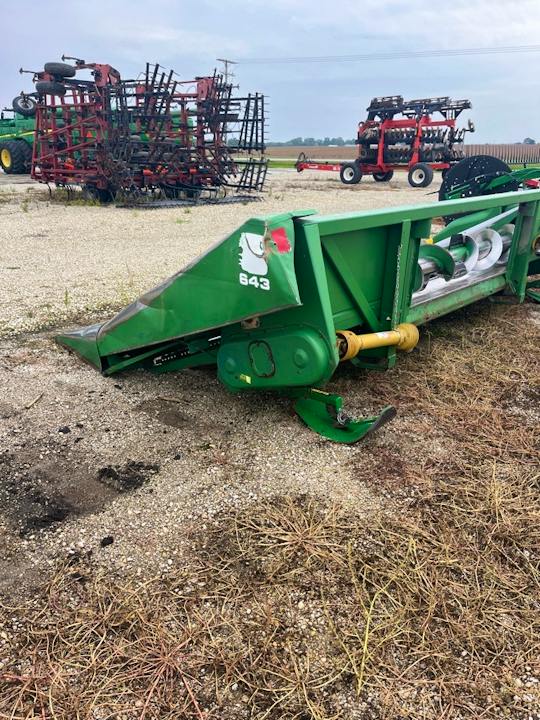 John Deere 643
