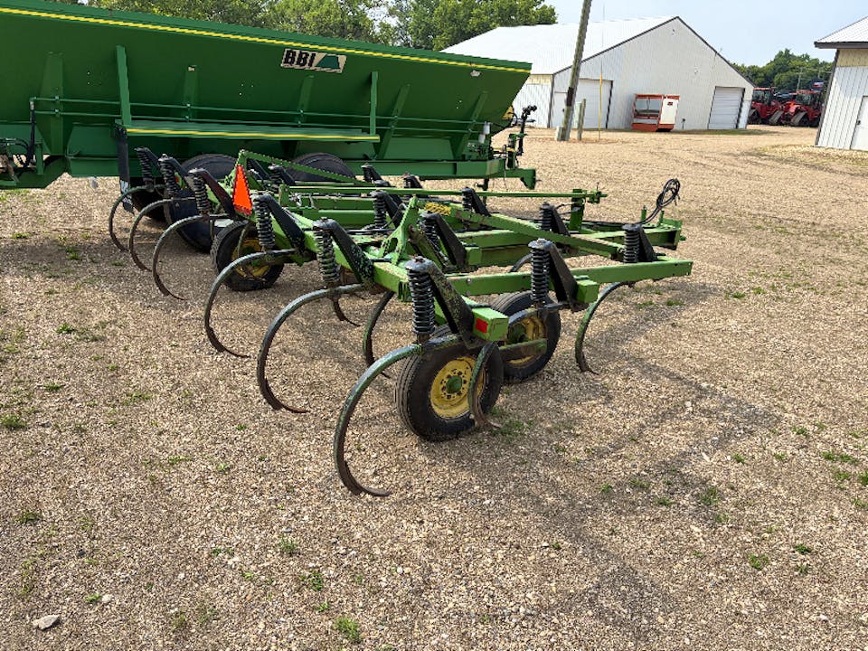 John Deere 610