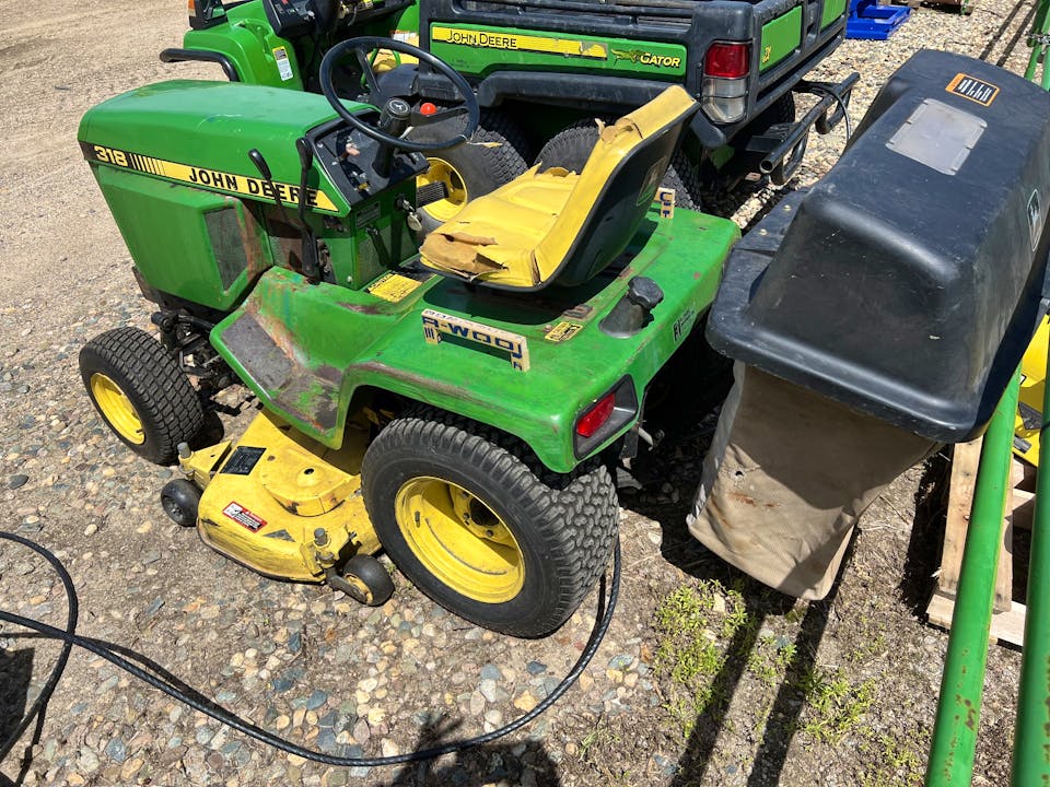 John Deere 318
