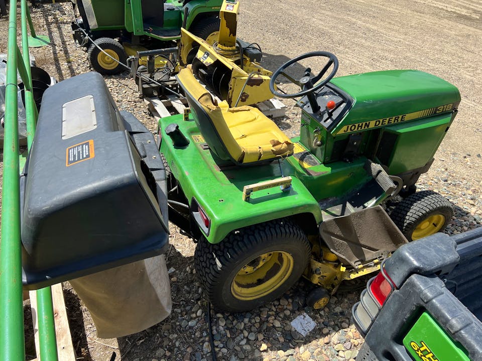 John Deere 318