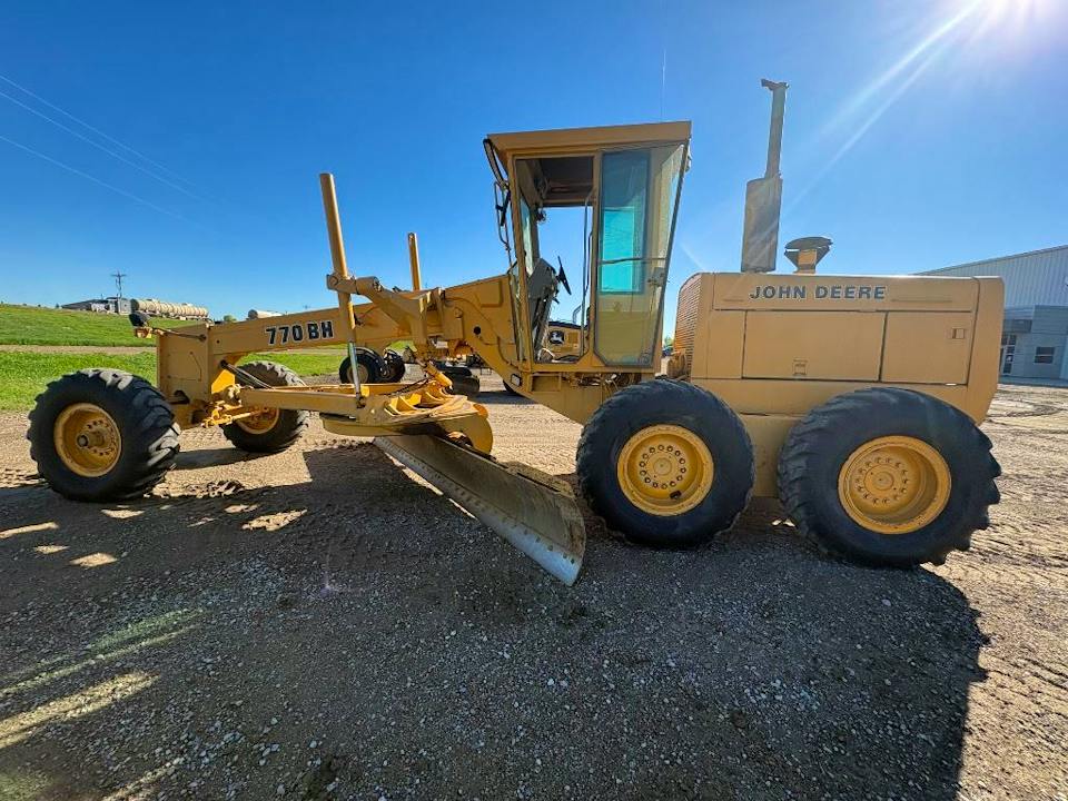 John Deere 770BH