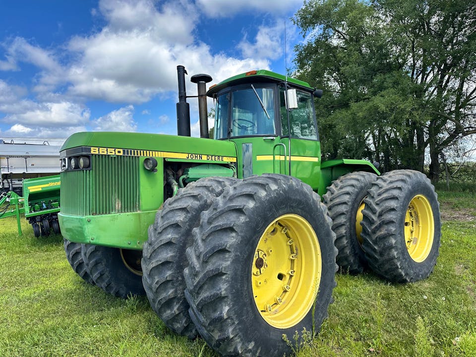 John Deere 8650