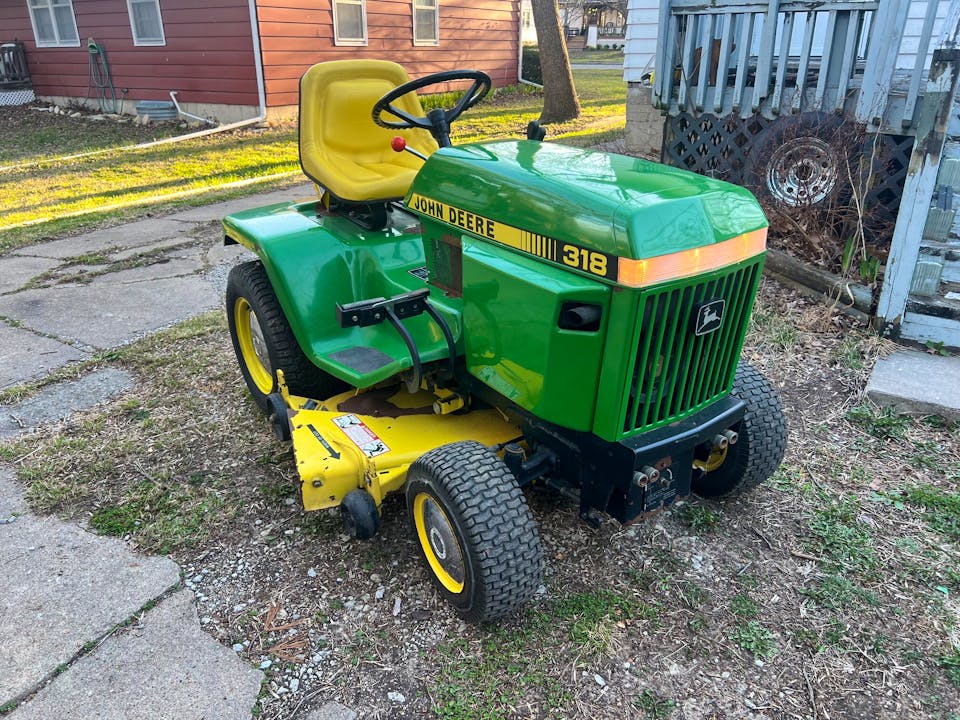 John Deere 318