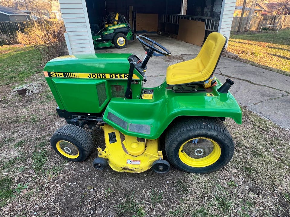 John Deere 318