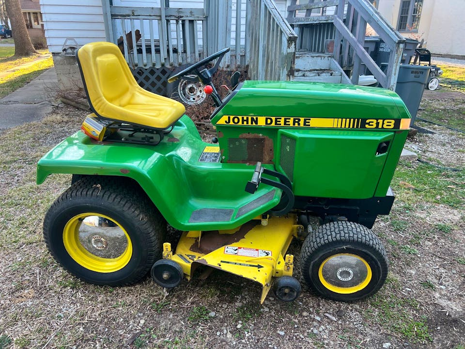 John Deere 318