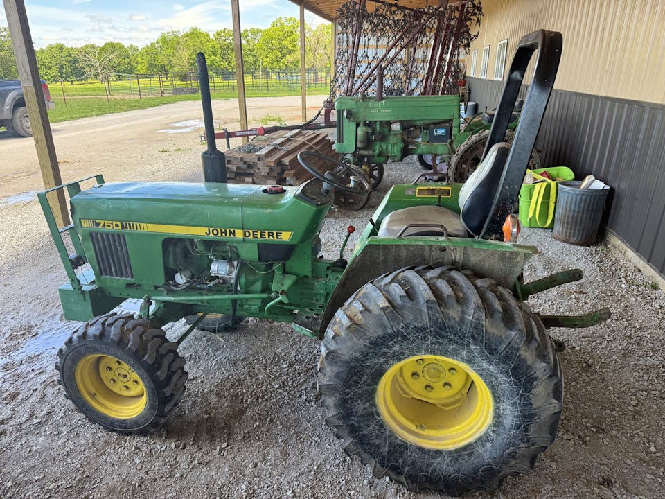 John Deere 750