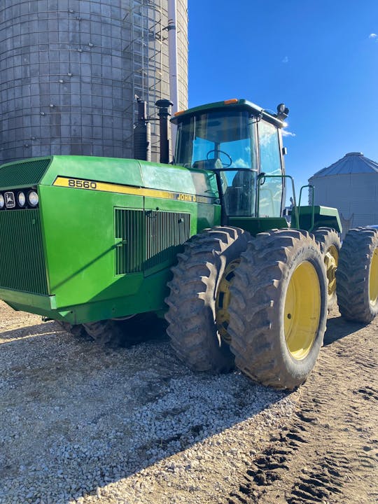 John Deere 8560