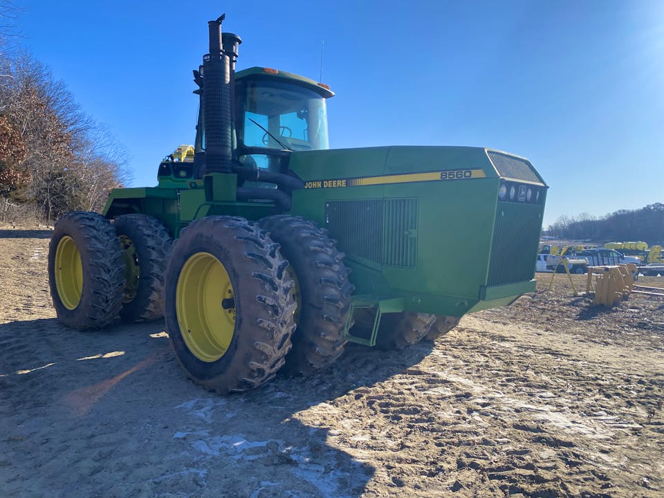 John Deere 8560