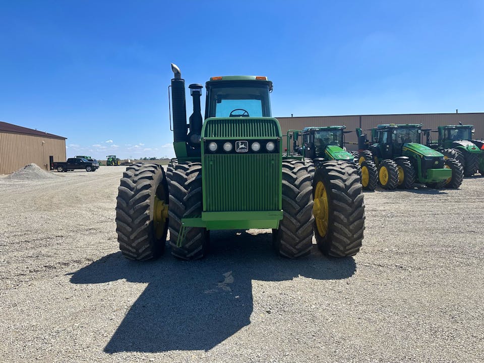 John Deere 8760