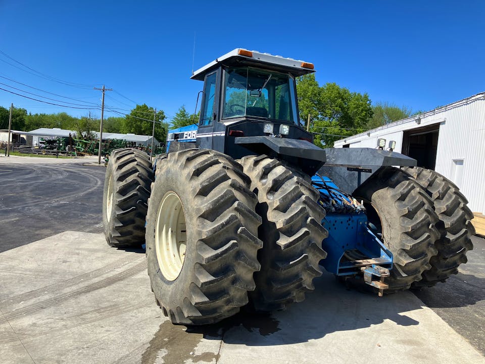 Ford Versatile 946