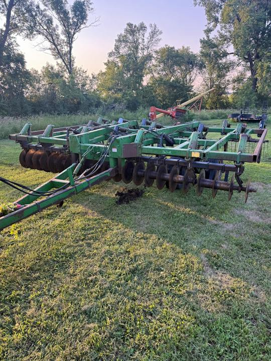 John Deere 714