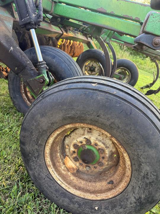 John Deere 714
