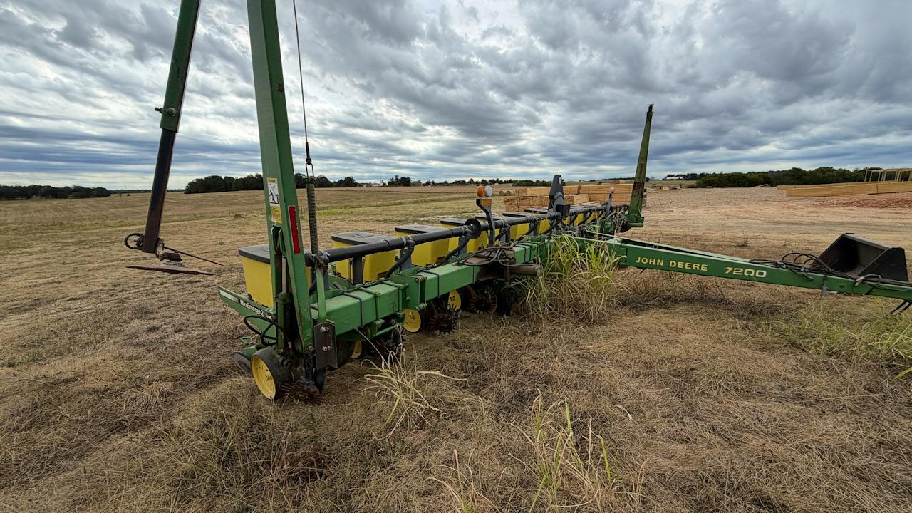 John Deere 7200