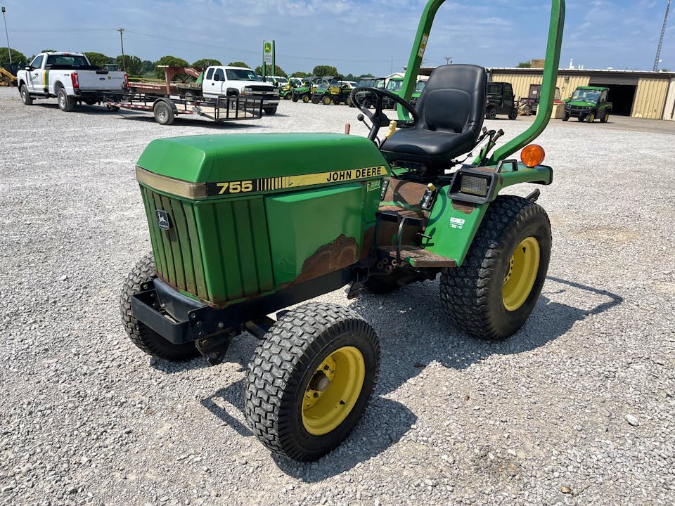 John Deere 755