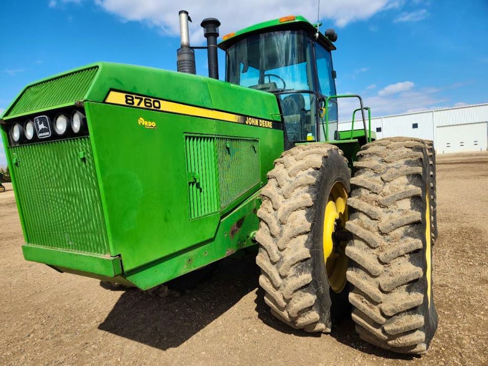 John Deere 8760