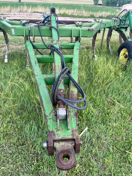 John Deere 915