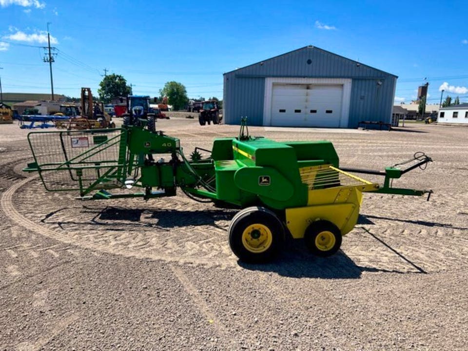 John Deere 328