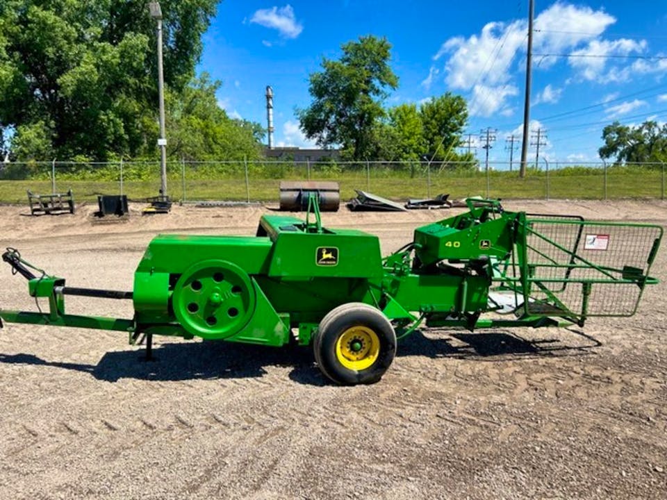 John Deere 328