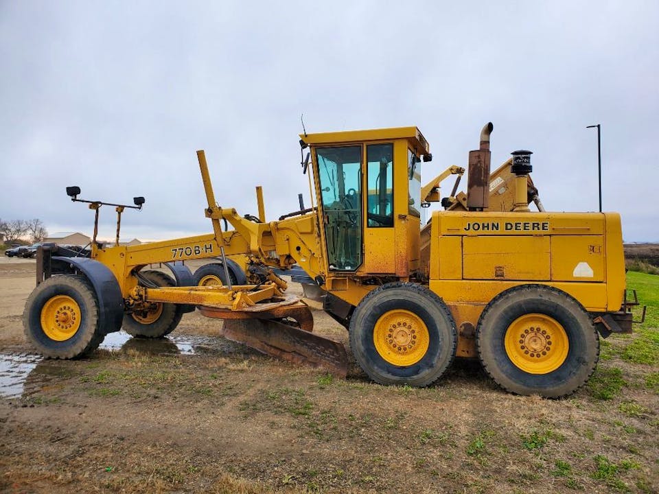 John Deere 770BH