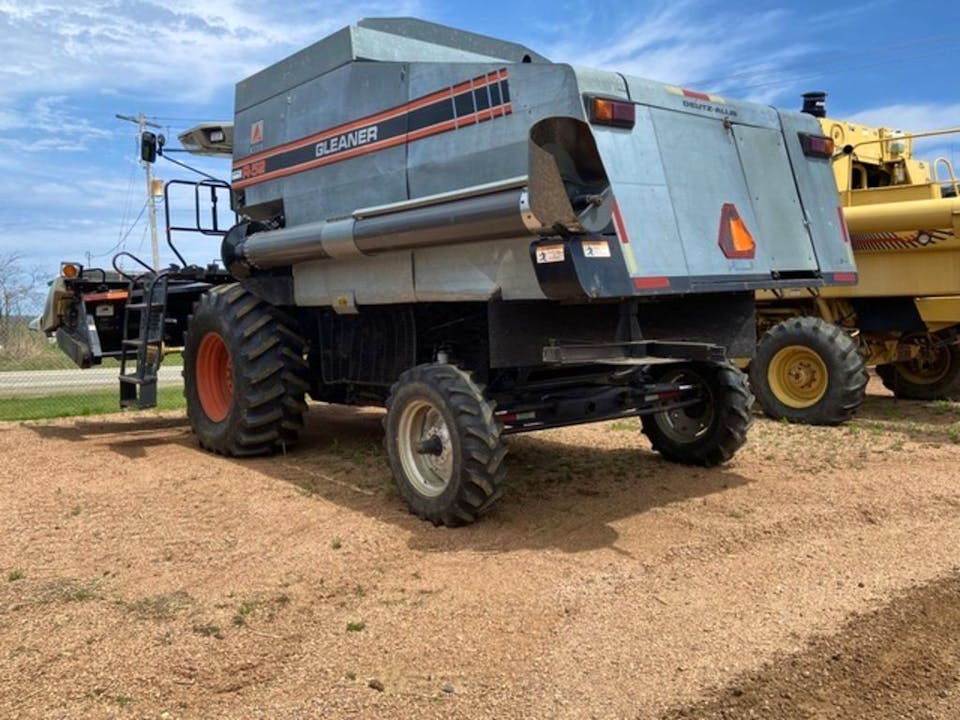 Gleaner R52